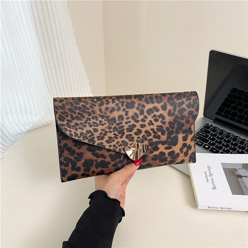 

Темпераментная сумка-клатч с леопардовым принтом, новая популярная модная простая текстура, красивая простая квадратная сумка