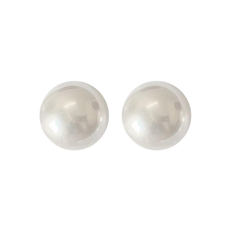 Elegant High-End Large Pearl Stud Earrings - Fashionable and Versatile Daily Wear for Women
