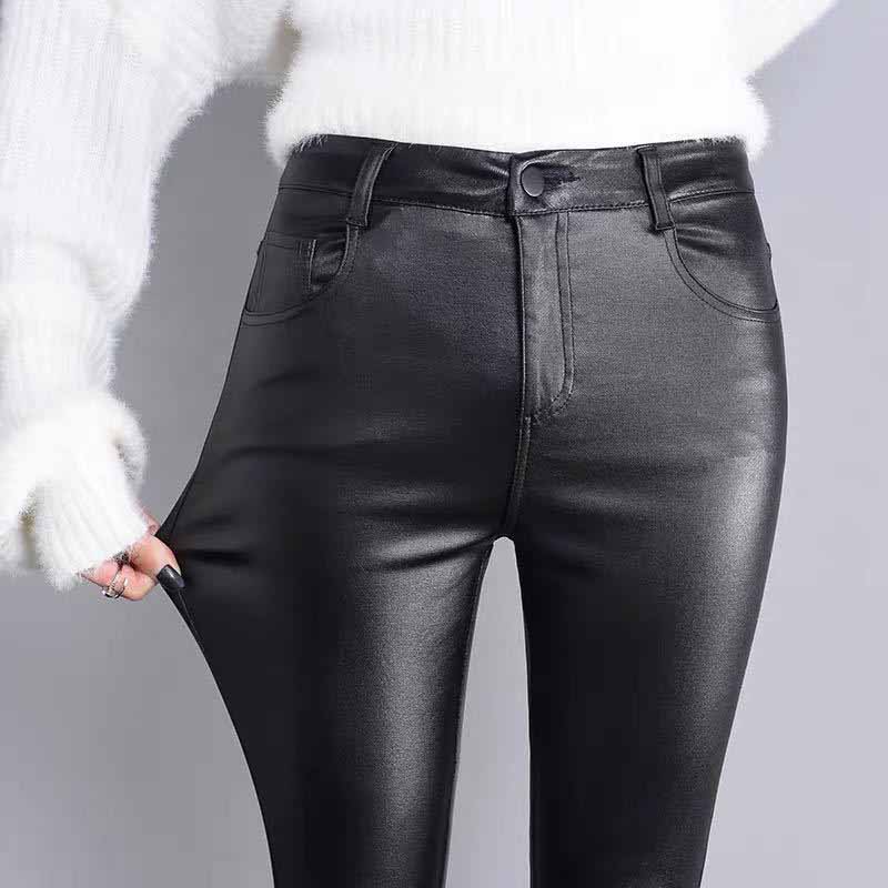 Кожаные брюки для женщин осенью и зимой — фото 4