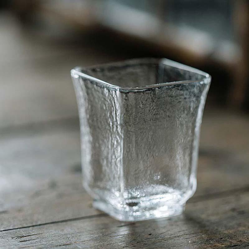 

2pcs/Lot Small Capacity 70ml Square Mouth Shape Hammer Pattern Glass Tea Cup Kung Fu Tea Set Teacup Teaware Accessories 50ml