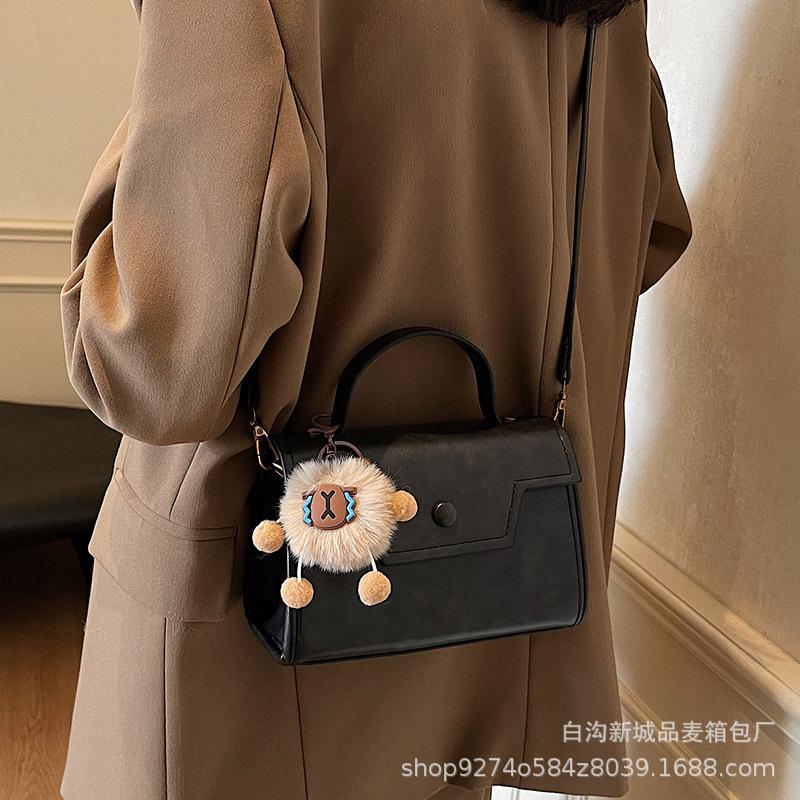 Hand Carry Retro Small Square Bag 2025 Winter New Niche Fashion Explosion Casual Shoulder Bag Trendy Messenger Bag