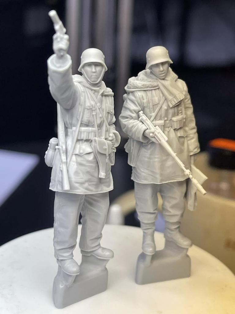 Alpine Miniatures WW2 German Waffen SS Panzer Grenadier Kharkov Battle Set 2 Figures Resin Kit AM35326 1/35 (Human)