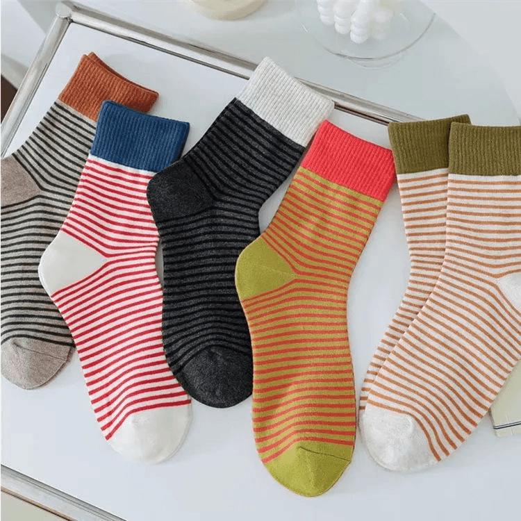Women's Color Block Retro Striped Mid-Calf Socks - Sweat-Absorbent, Breathable, Elastic, Skin-Friendly, Comfortable, Easy-to-Match, Slouch Style.