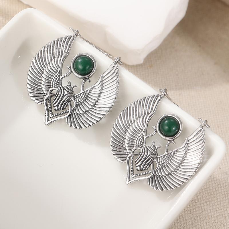 Vintage Inlaid Synthetic Emerald Hand Carved Scarab Shape Silvery Plated Hoop Earrings Women's Exquisite Festival Jewelry Crafts