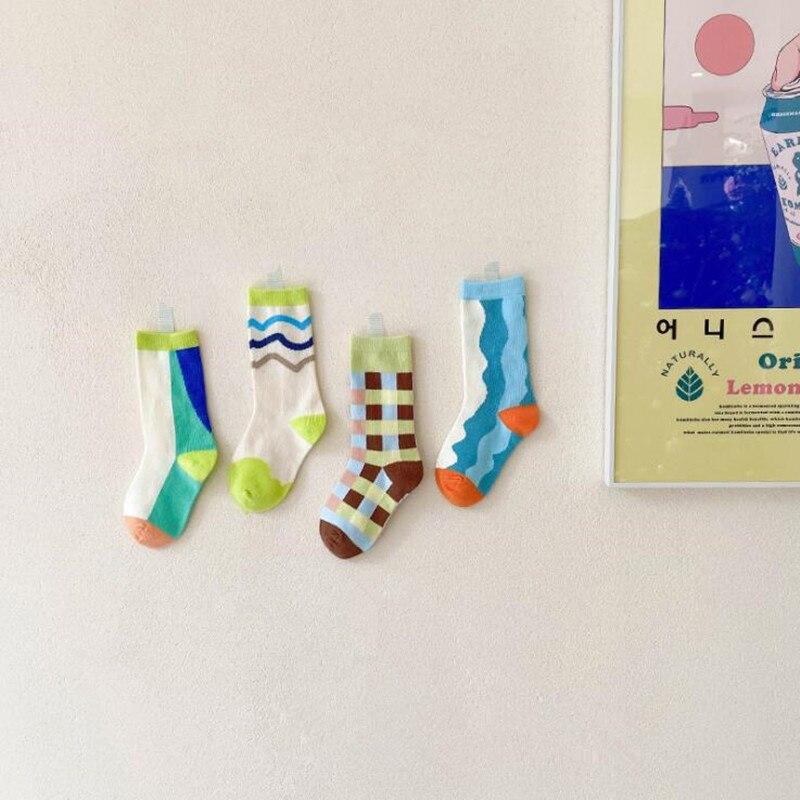 

4 пары/лот носки для маленьких мальчиков и девочек, Новое поступление, хлопковые детские носки с геометрическим узором в полоску, волнистые клетчатые носки, носки KidsTube, От 1 до 8 лет M