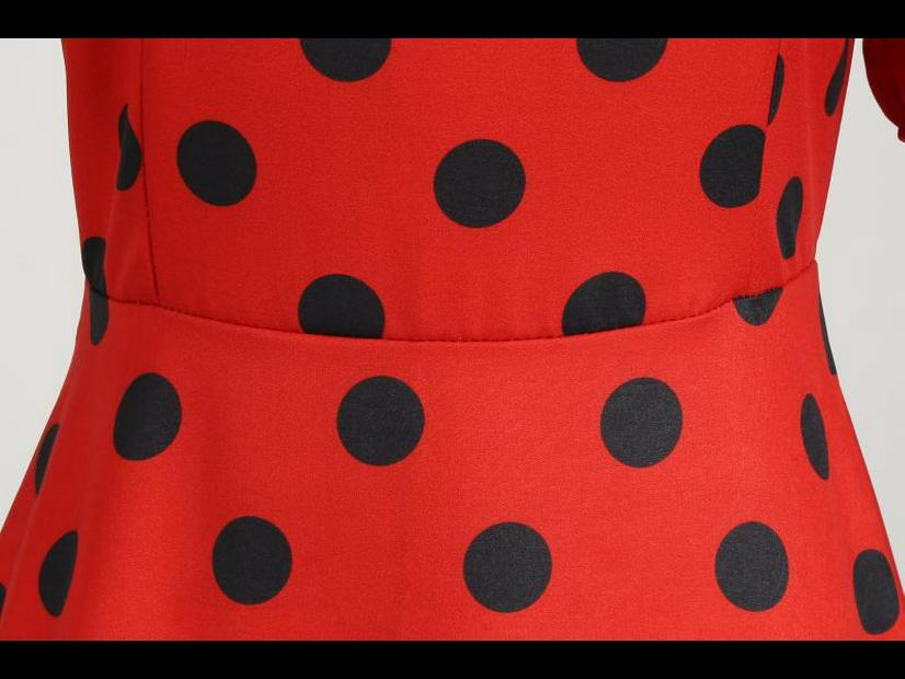 Retro-weißes Polka Dot Swing-Kleid mit großem Revers