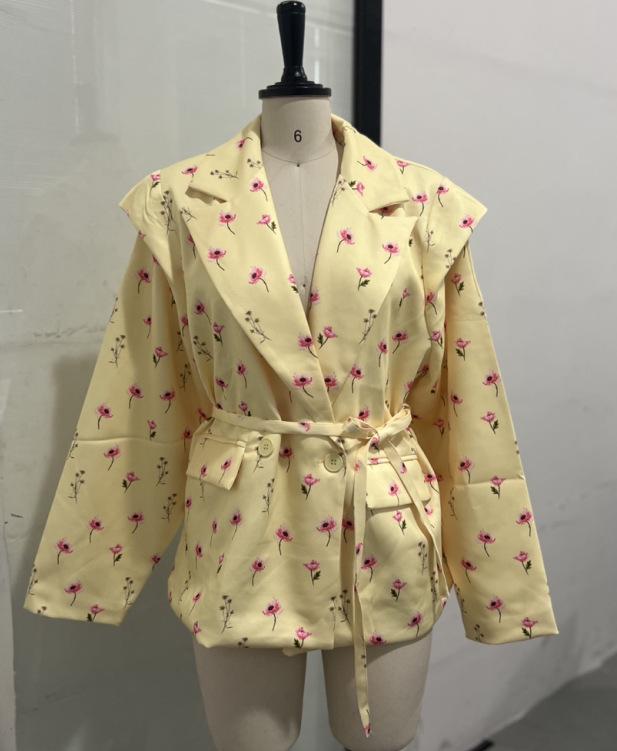 2025 Spring/Summer Versatile Solid Color Coat: Waist-cinching Tie-belt, Shoulder Pad, Elegant Design