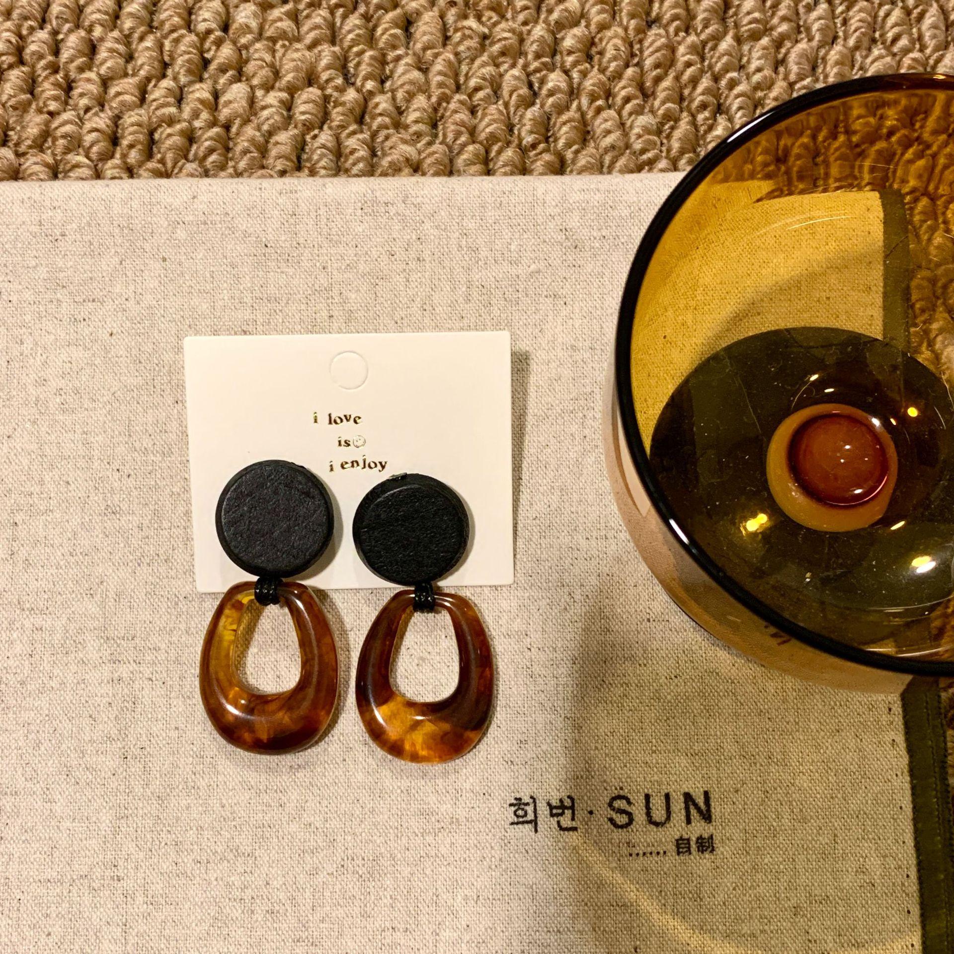 

Retro Temperament Simple Geometric Coffee Color Resin Acetate Acrylic Exaggerated Versatile Earrings Earrings Women