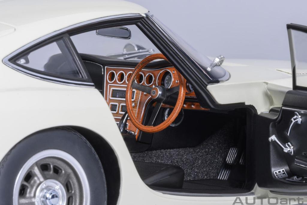 AUTOart Toyota 2000GT 1967 Completed Model 79546 (White)