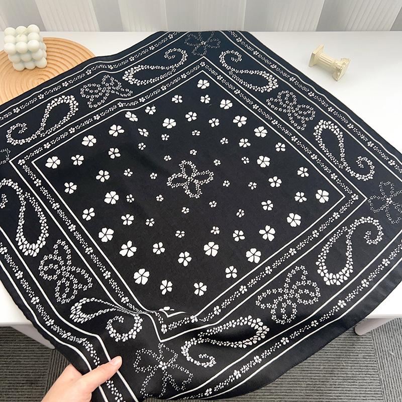 Korean Atmosphere Ins Retro Black Cashew Four-leaf Clover Small Square Scarf Women's Soft Silk Hair Feel Scarf Scarf Scarf