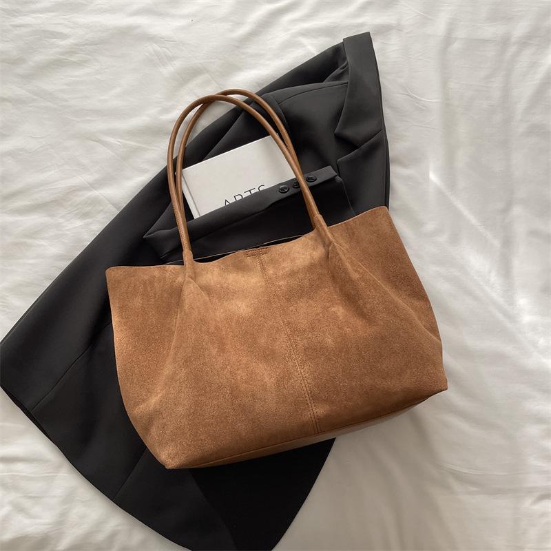 New Autumn and Winter Retro Large-capacity Shoulder Bag Trendy Fashion Tote Bag High-end Suede Versatile Bag
