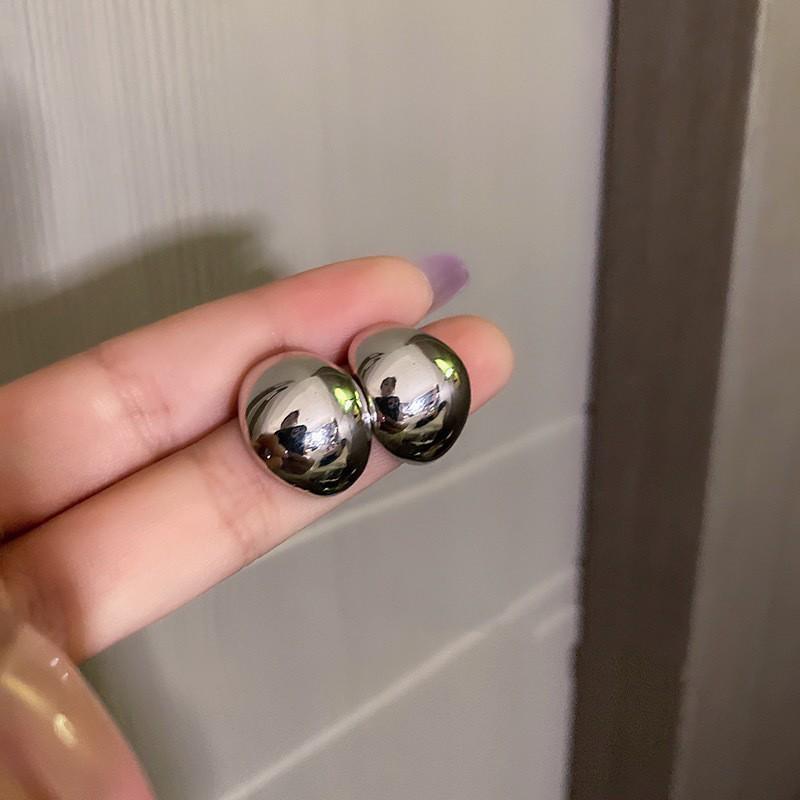 Women's Luxury Textured Metal Hoop Earrings - Versatile Niche Design