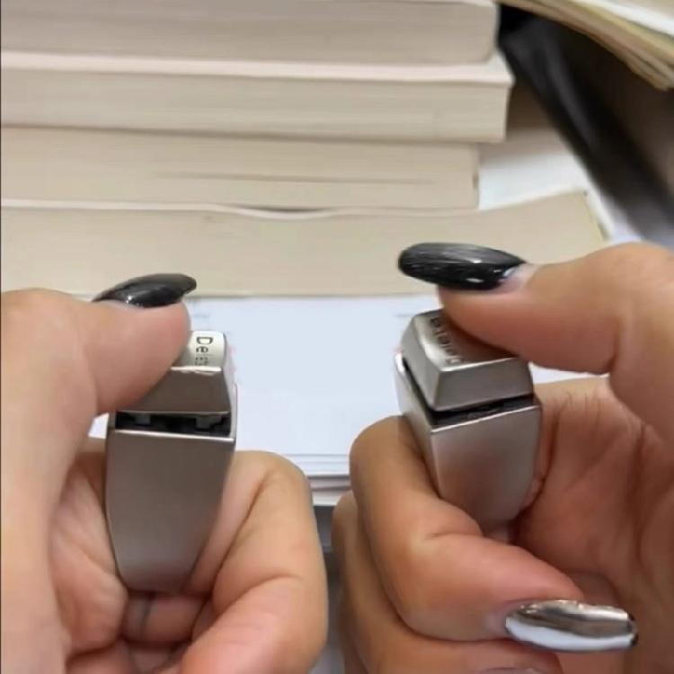 Modern Deletes Key Rings in Sturdy Alloy Materials Jewelry Accessory for Creative People Daily Use Stylish Outfits