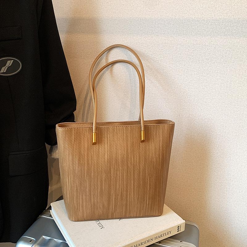 Retro Bag Women's Large-capacity 2025 New Autumn and Winter Versatile Shoulder Bag Is Popular This Year, Textured Commuter Tote Bag