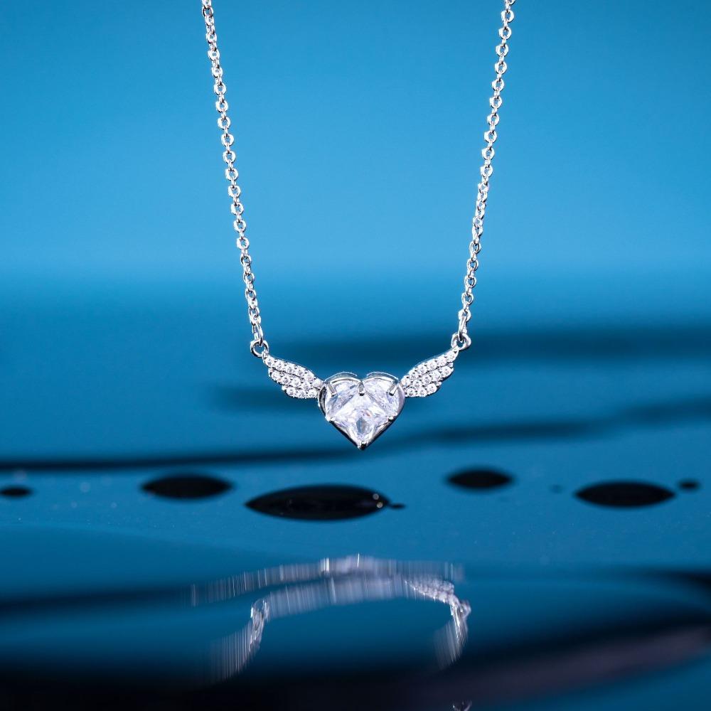 

Butterfly Collarbone Chain Women Fashion Jewelry Blue Topaz Necklace Simple Elegant Accessory