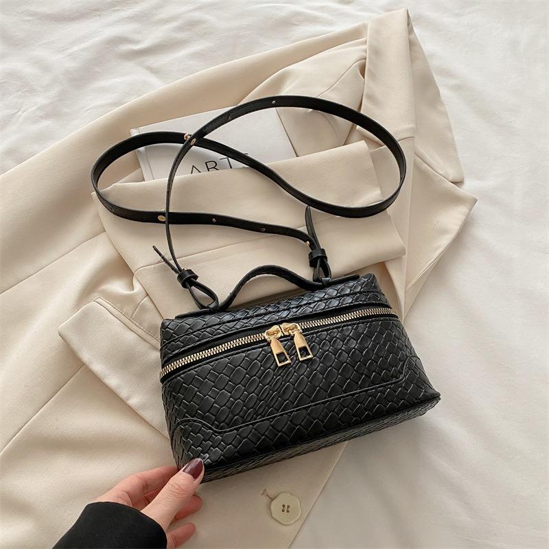

Niche handbag women s new cute girl small square bag light luxury niche shoulder messenger bag