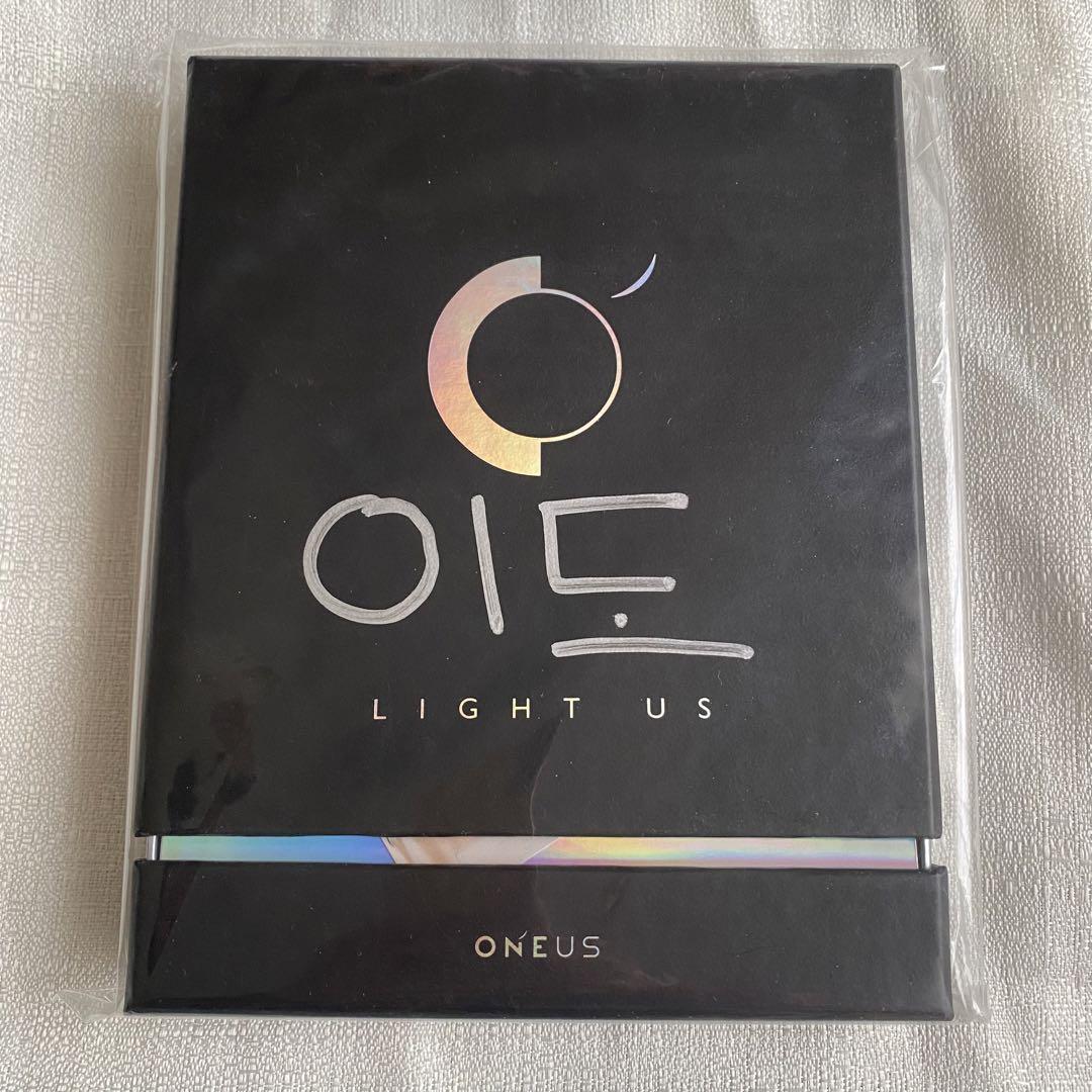 

[USED] ONEUS 1st Album LIGHT US Ido Autographed