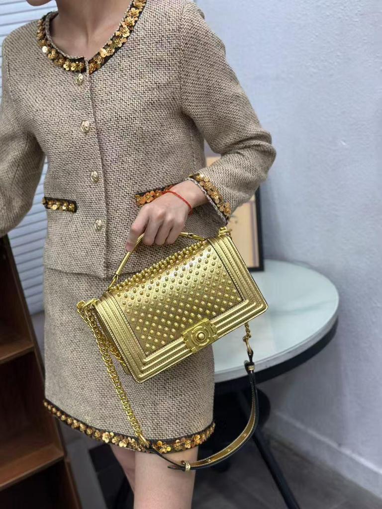 Pearl-Embellished Crossbody Bag with Half-Round Buckle and Chain Strap