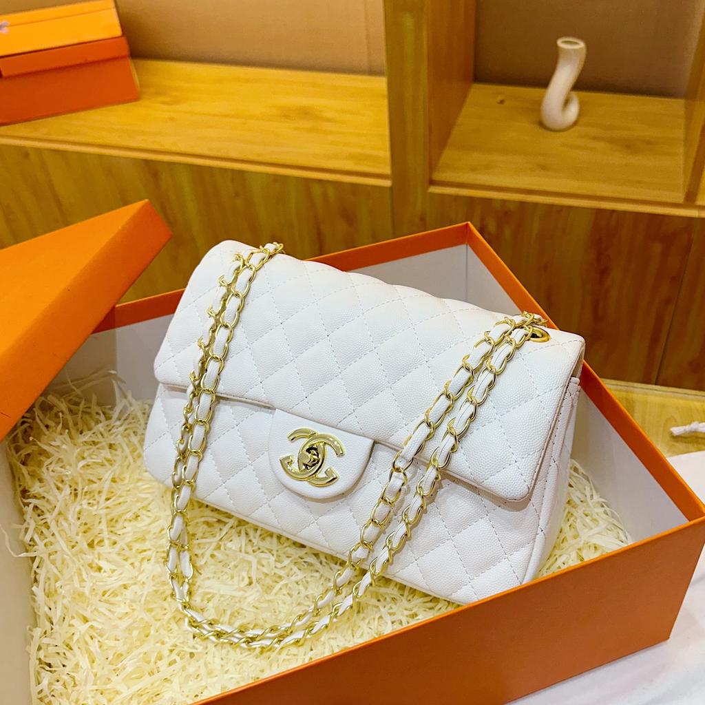 2026 European and American Retro Shoulder Bag: Women's French Flap Crossbody with Unique Design