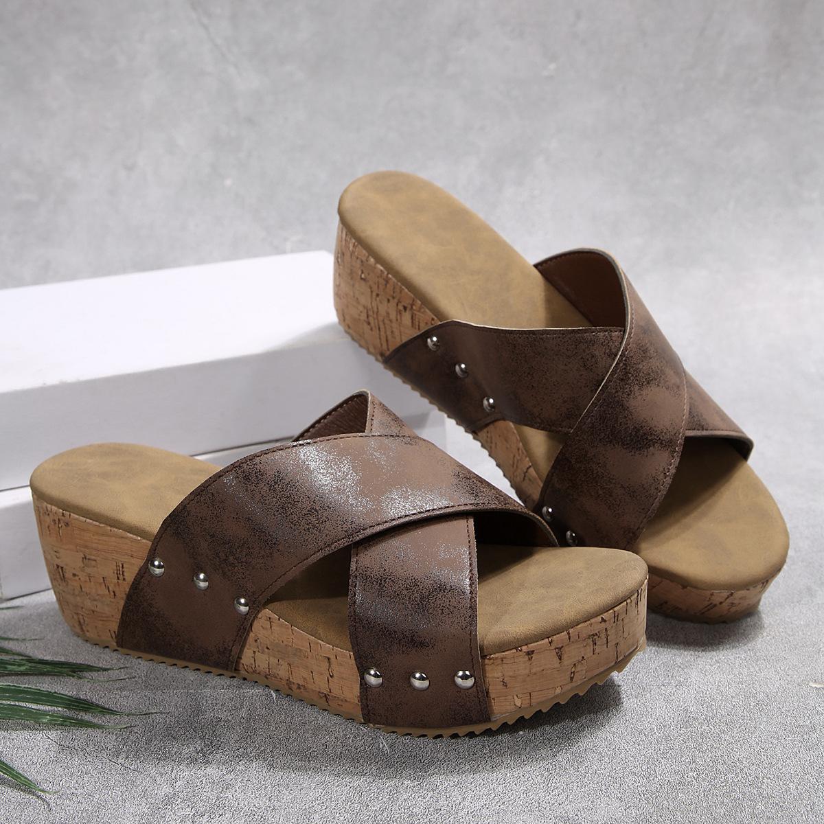 

2025 foreign trade large size summer new cross thick-soled slippers rivet buckle cool slippers wedge heel slippers 43 темно-коричневого