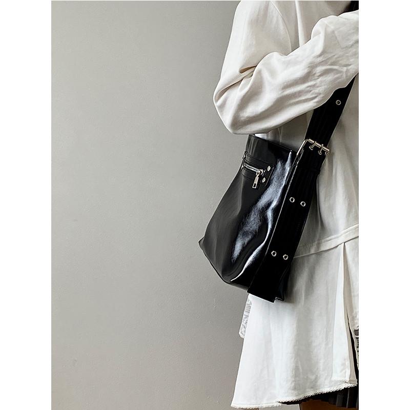 IELGY Ladies Tote Bag All-Match Large-Capacity Black Shoulder Messenger