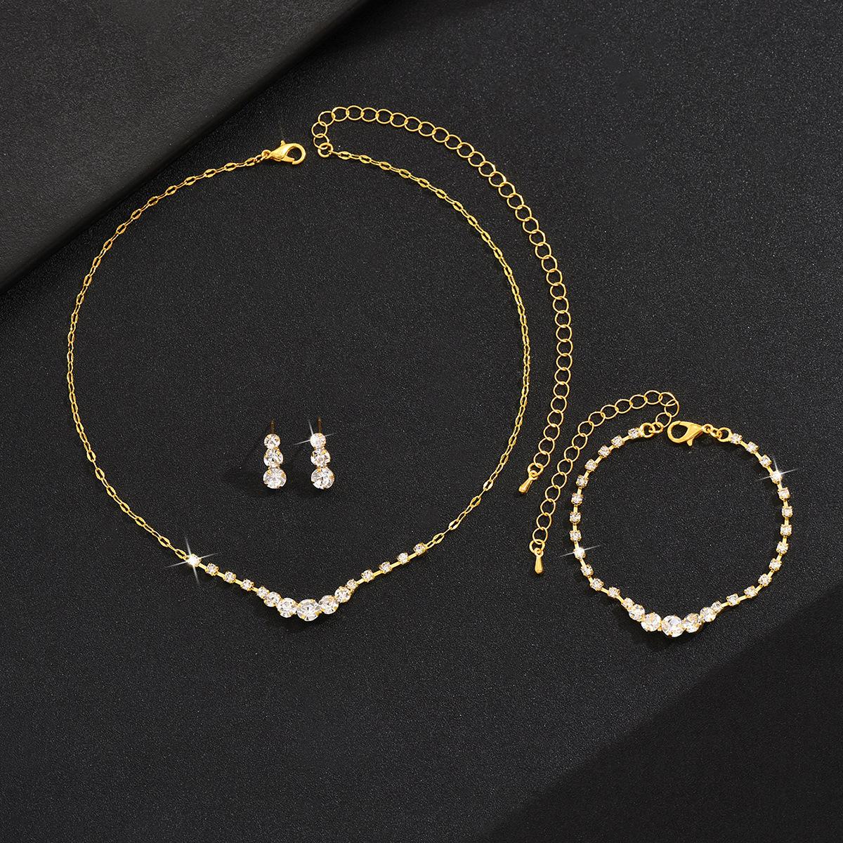 

2026 Simple and Fashionable Temperament Shining Rhinestone Collarbone Chain Female Sweet Niche High-end Light Luxury Necklace 45CM