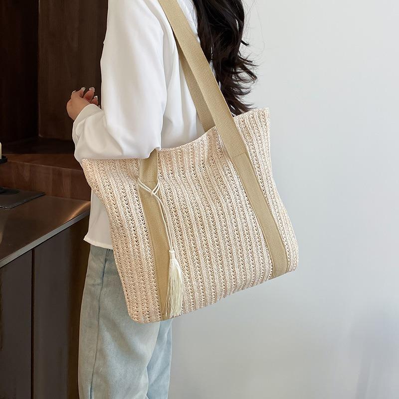 Modische Strohtasche Frühling neuer Trend gewebte Tragetasche große Kapazität Freizeit Pendler Damen Achseltasche