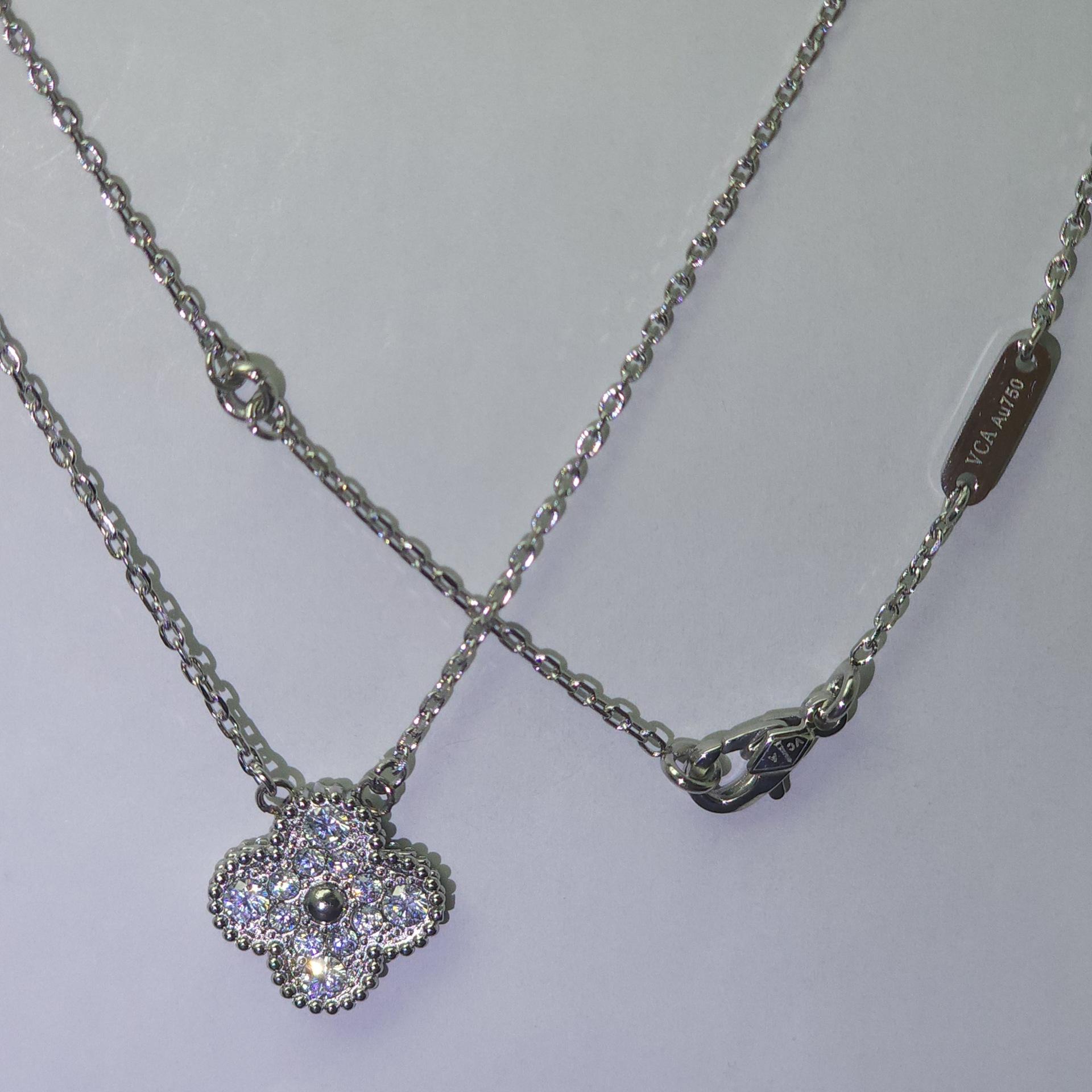 

Ожерелье из титановой стали, высокая версия, четырехлистный клевер, женское ожерелье из натурального перламутра, ожерелье на ключицу, женские украшения в стиле легкой роскоши и высокого класса