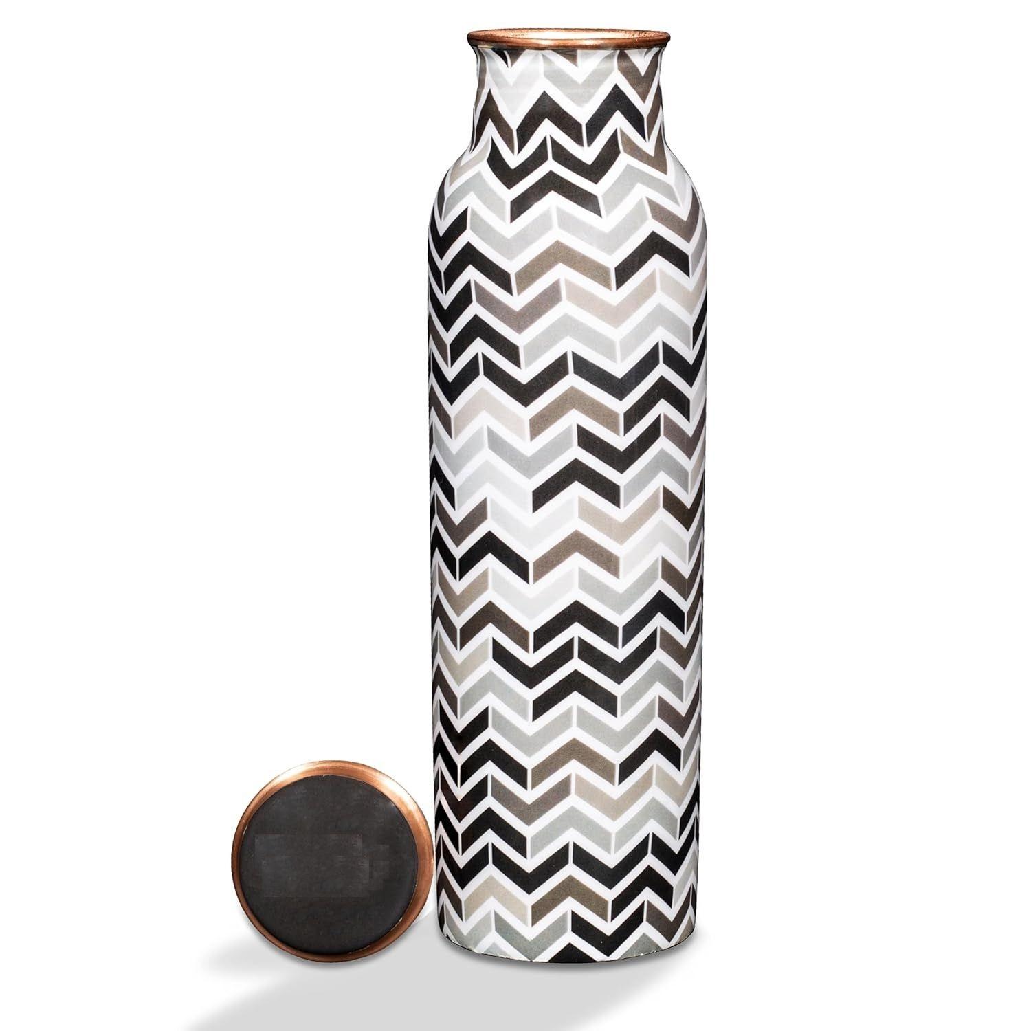 

Бутылка для воды из чистой меди 1 литр, щелочная и антиоксидантная, 100% герметичная, для офиса, спортзала, современная бутылка Тамба (Шеврон, Черный и Серый)