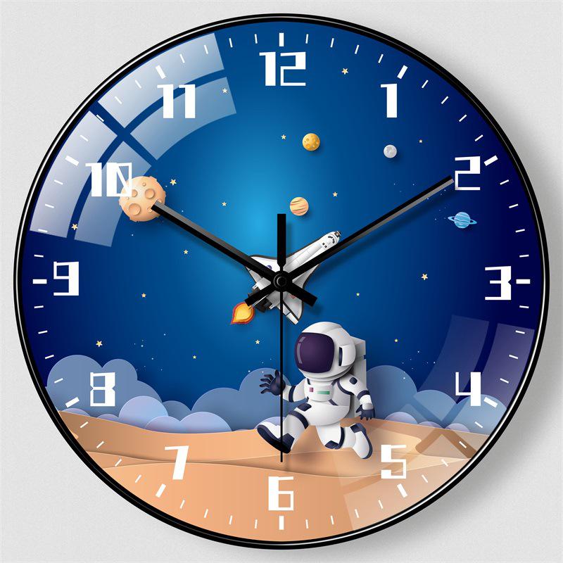 Creative Astronaut Children's Silent Wall Clock: Ideal for Bedrooms & Living Rooms