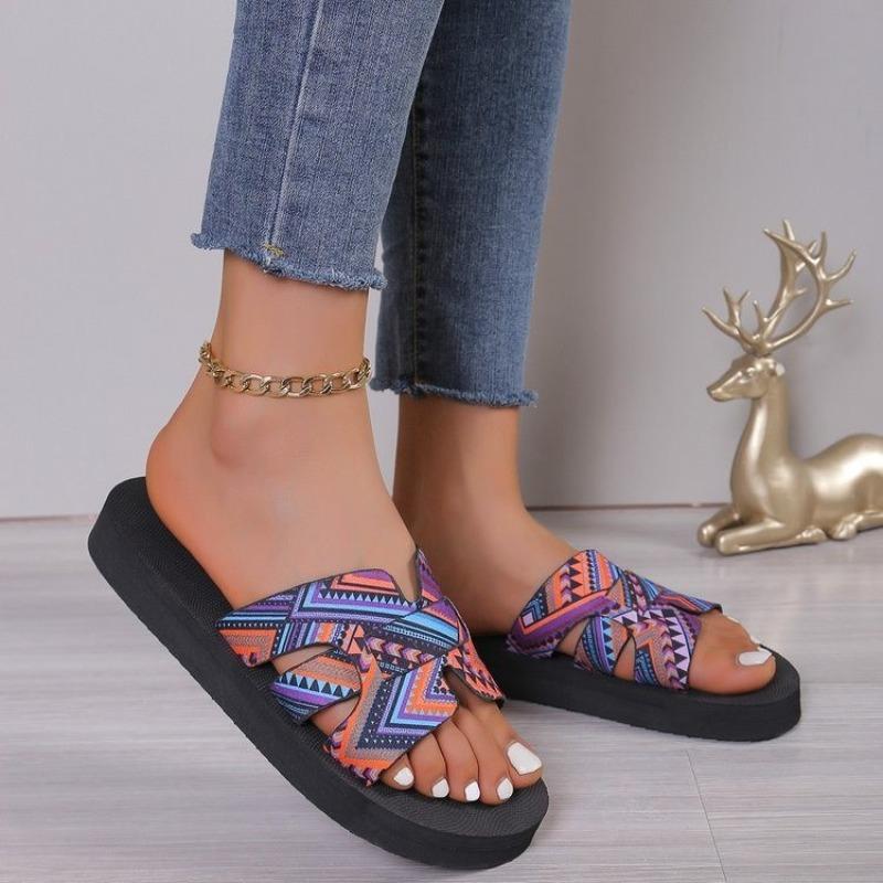 Big Size Shoes with Thick Soles for Sandy Beaches. Women's New Style Casual Slippers.