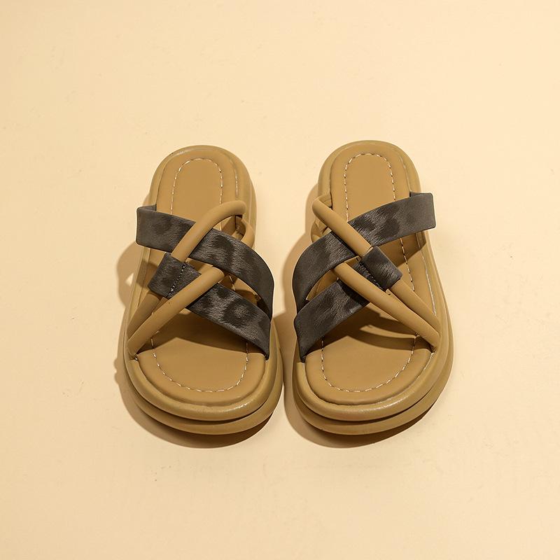 Cross-band slim sandals women 2025 new summer leisure seaside vacation one-word stepping on shit thick-soled slippers