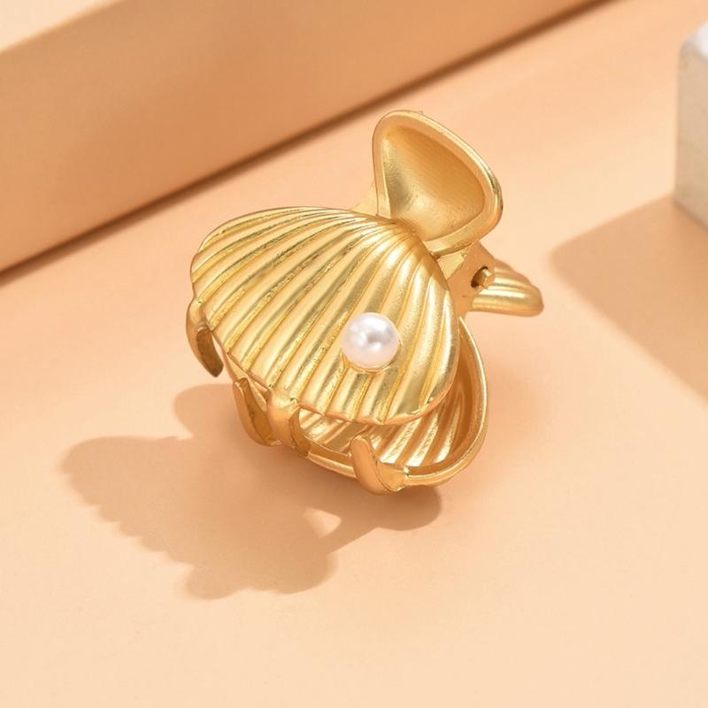Versatile Shell Hair Clip Elegant Pearls Embellished Shell Hair Clip with Natural Conch Designs for Women