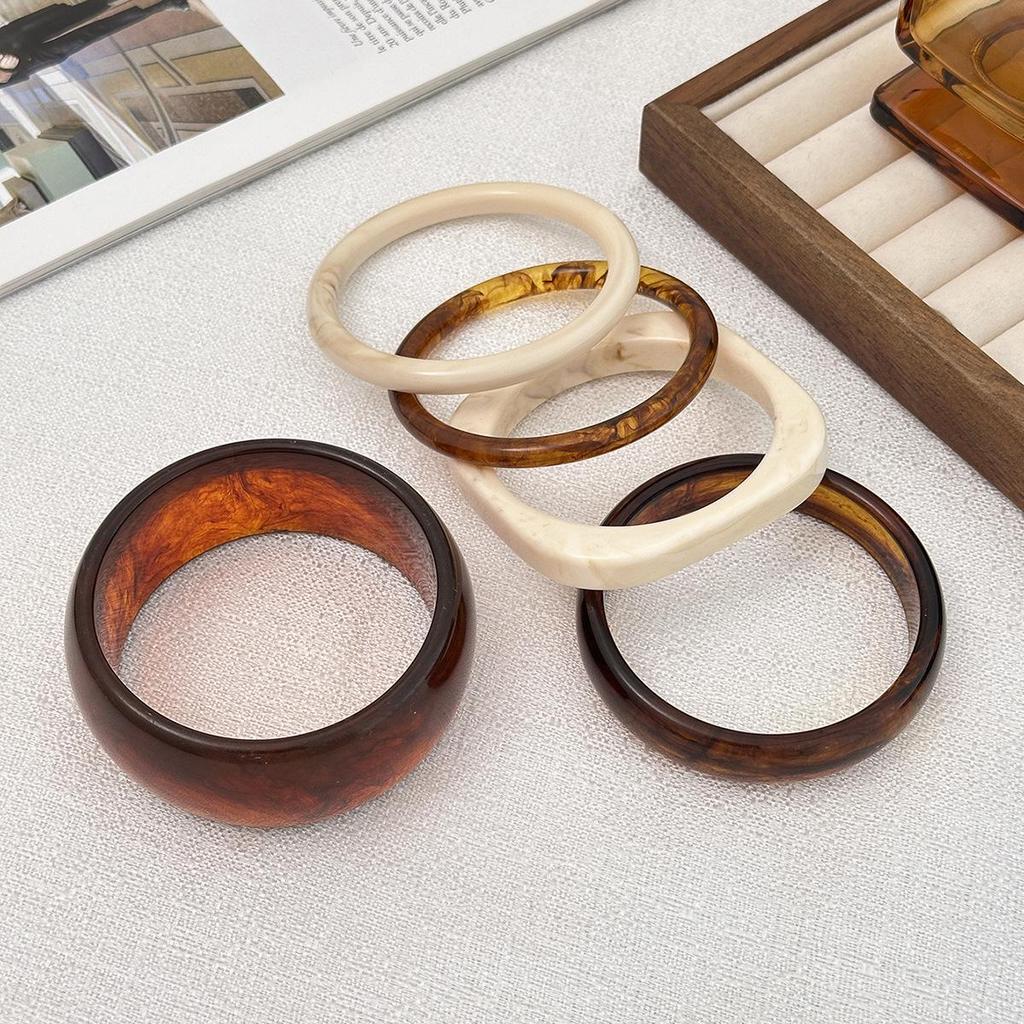 European & American Geometric Gradient Acrylic Wide Bracelet with High-End Resin Texture
