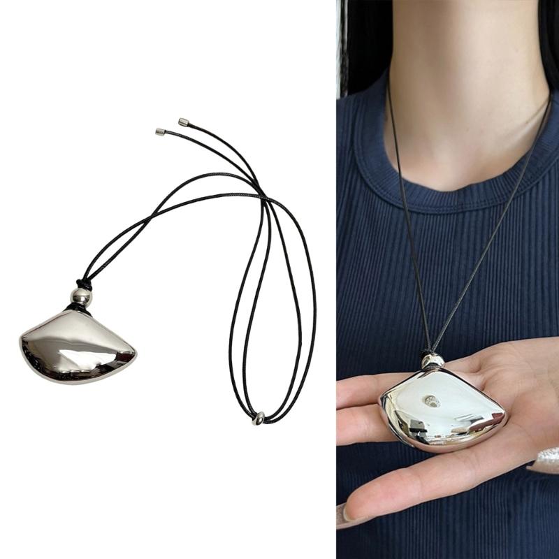 Fashionable Silver Shell Pendant Necklace for Women Adjustable PU Leather Rope Long Neckchain Hanging Neck Chain
