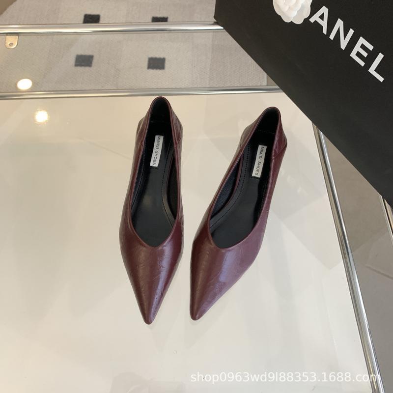 

Commuter Occupation Work Women s Shoes Low Heel 2025 Autumn and Winter One Pedal Versatile Pointed Deep Mouth Cat Heel Brown Single Shoes Women 39 бордовий