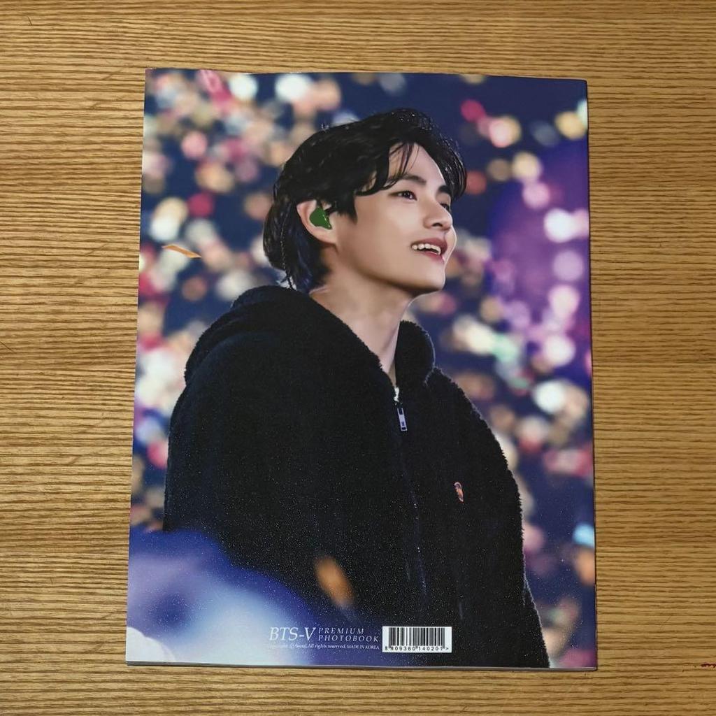 [USED] BTS V VOGUE KOREA Me Myself and V Photobook