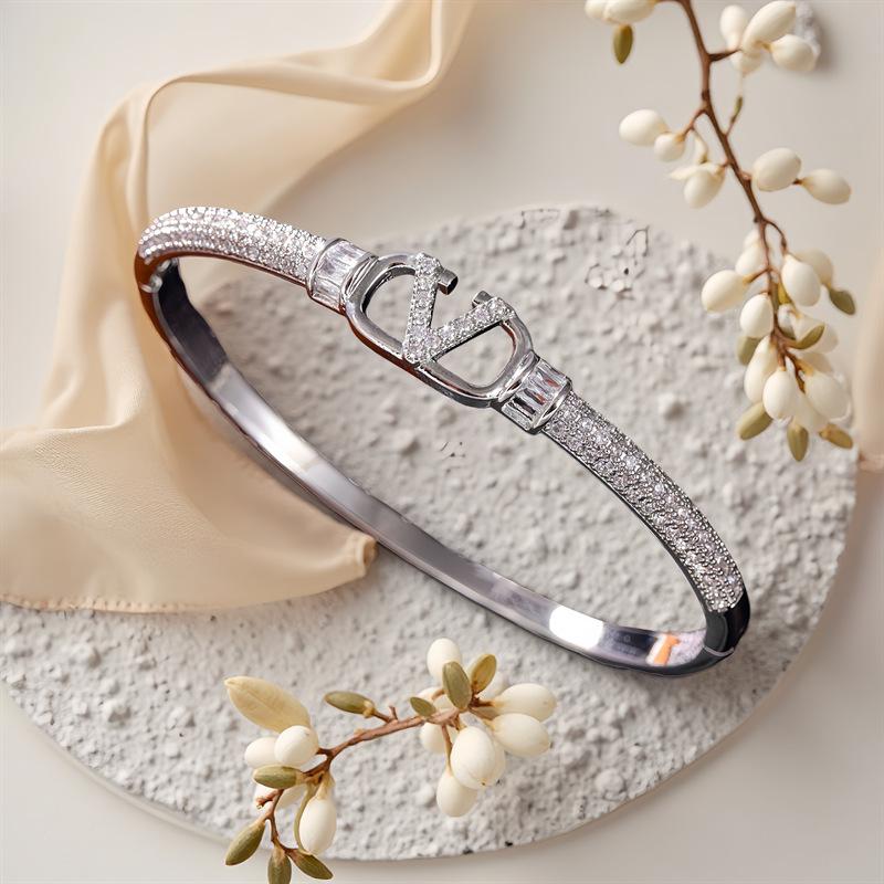 2026 Full Diamond Bracelet Girls Light Luxury Fashion Buckle Bracelet European and American Simple High-end Jewelry