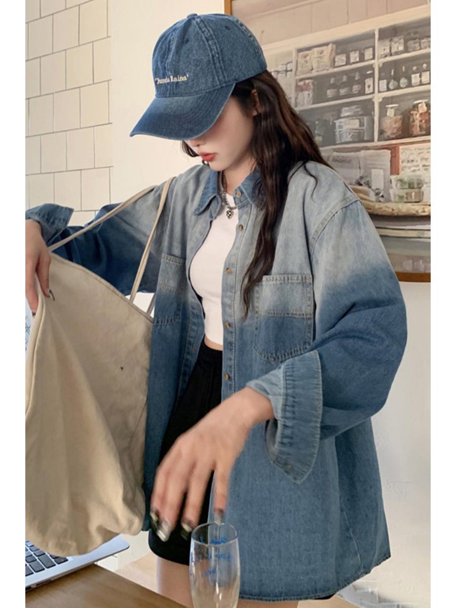 

Женская джинсовая куртка с градиентом: Свободный крой, длинный рукав, идеально для весны и осени. Large