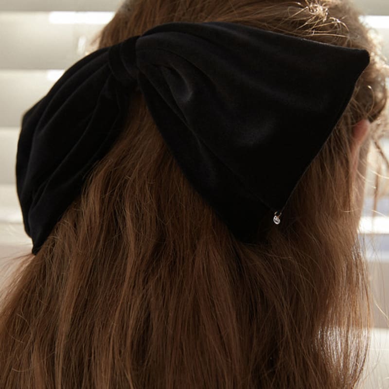 OVLA soft bell velvet ribbon pin HP027