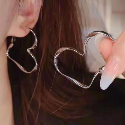 Korean Personality Exaggerated Big Love Earrings Niche Design Sense High-end Stud Earrings High-end Sense Cold Wind Ear Jewelry