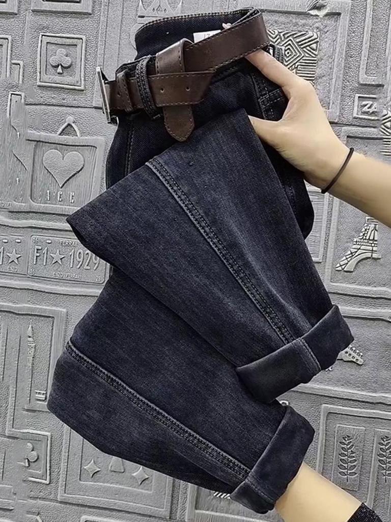 Plus Size Fleece-Lined High-Waisted Cropped Jeans for Women