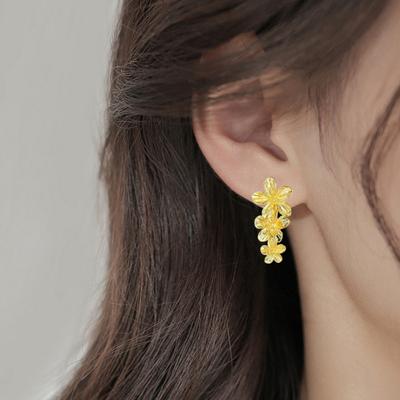 1 Pair Women Drop Earrings Geometric Design Flower Shape Stud Earrings Retro Style Shiny Texture Earrings