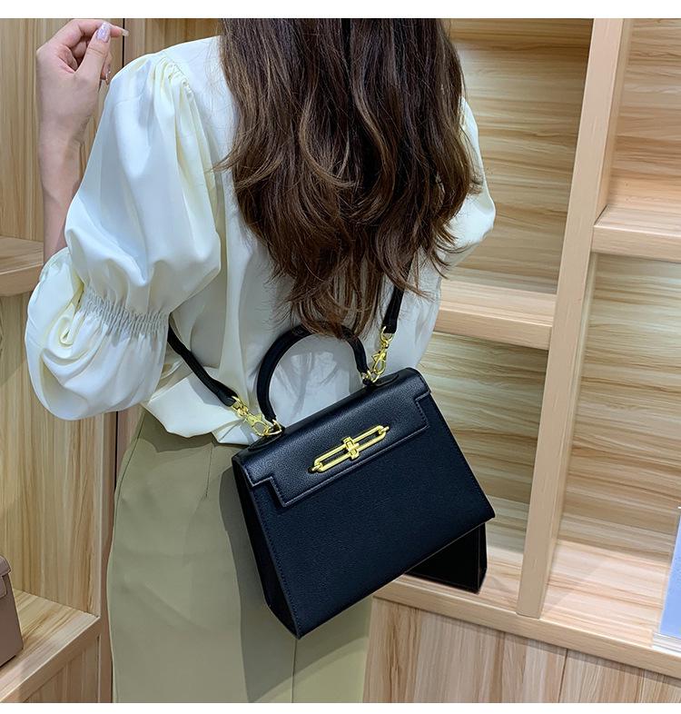 Elegant Crossbody Handbag - Luxe Texture & Versatile Design