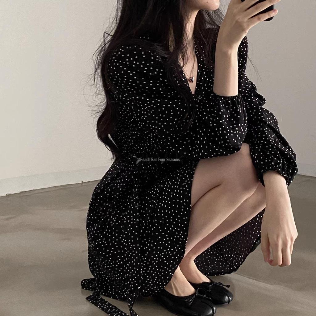 Women's French Retro Polka Dot V-Neck Little Black Dress with Belted Waist, Short One-Piece for Early Autumn