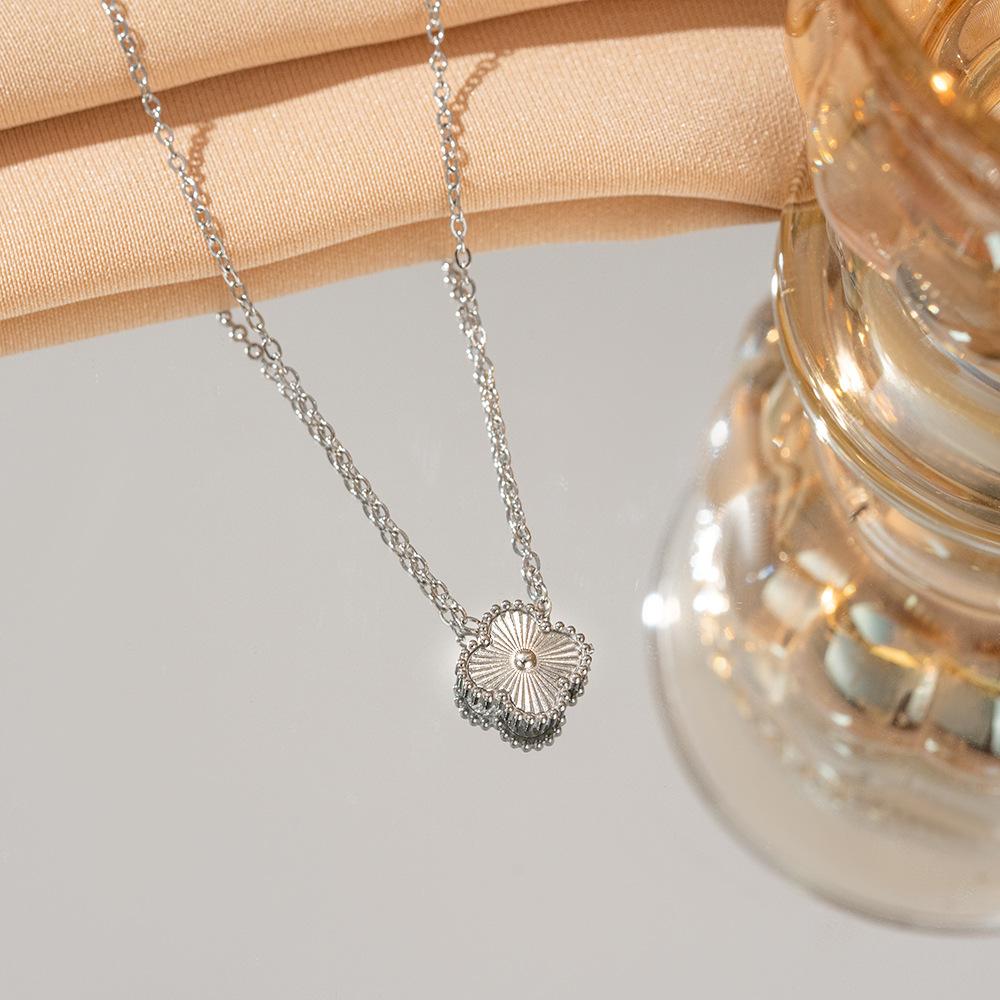 

Подвеска-кулон Клевер на удачу из титановой стали, легкая роскошь, трендовый, двусторонний дизайн из перламутра, ожерелье на ключицу, ювелирное изделие