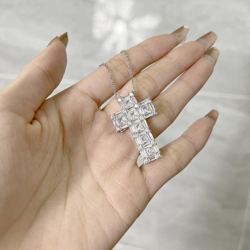 Elegant Korean Rhinestone Cross Necklace for Women - Versatile, Stackable Clavicle Chain with Simple Pendant.
