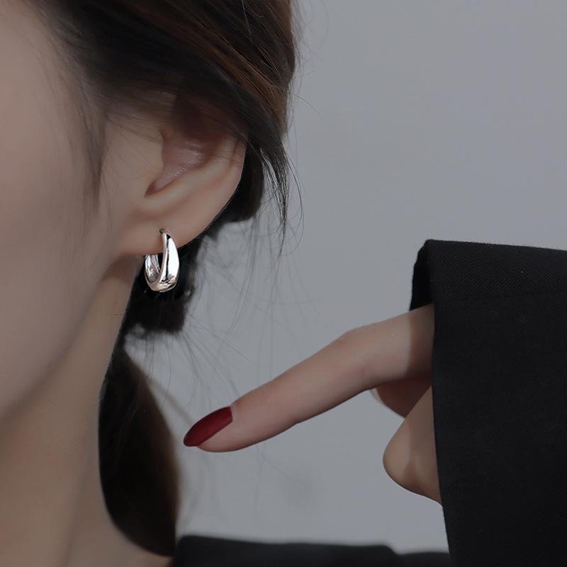 Minimalist Luxury Small Circle Earrings for Women Unique Design Sleep Friendly Hoop Earrings for Autumn Winter