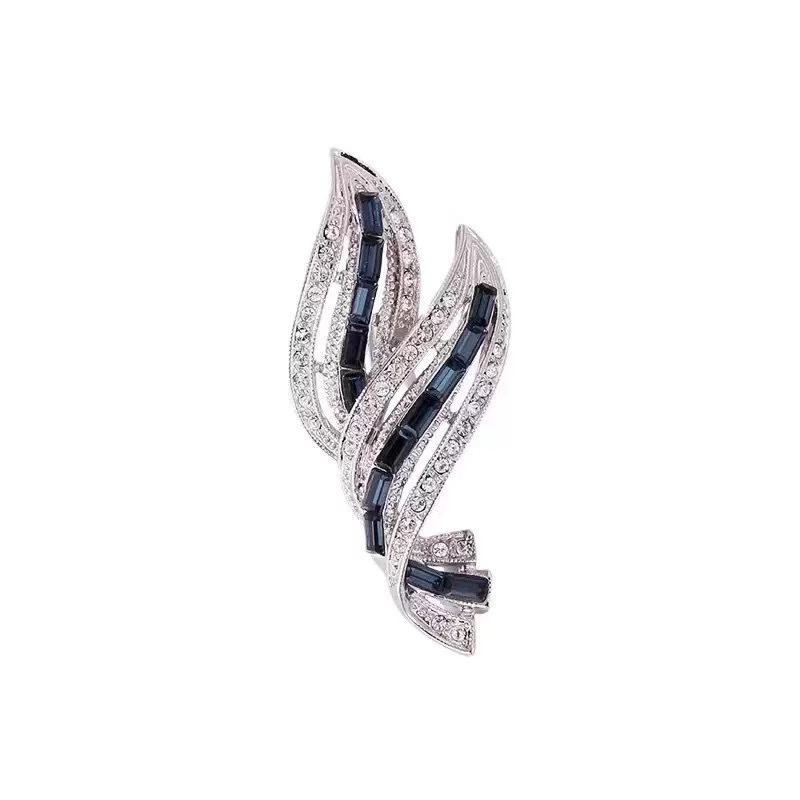 Elegant Retro Leaf Brooch: High-Grade Women's Corsage Pin and Suit Accessory