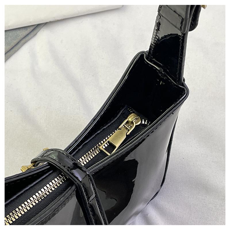 Glänzende Achseltasche PU-Ledermaterial Vielseitige Pendler-Umhängetasche für Damen Weicher horizontaler rechteckiger Stil (Schwarz)